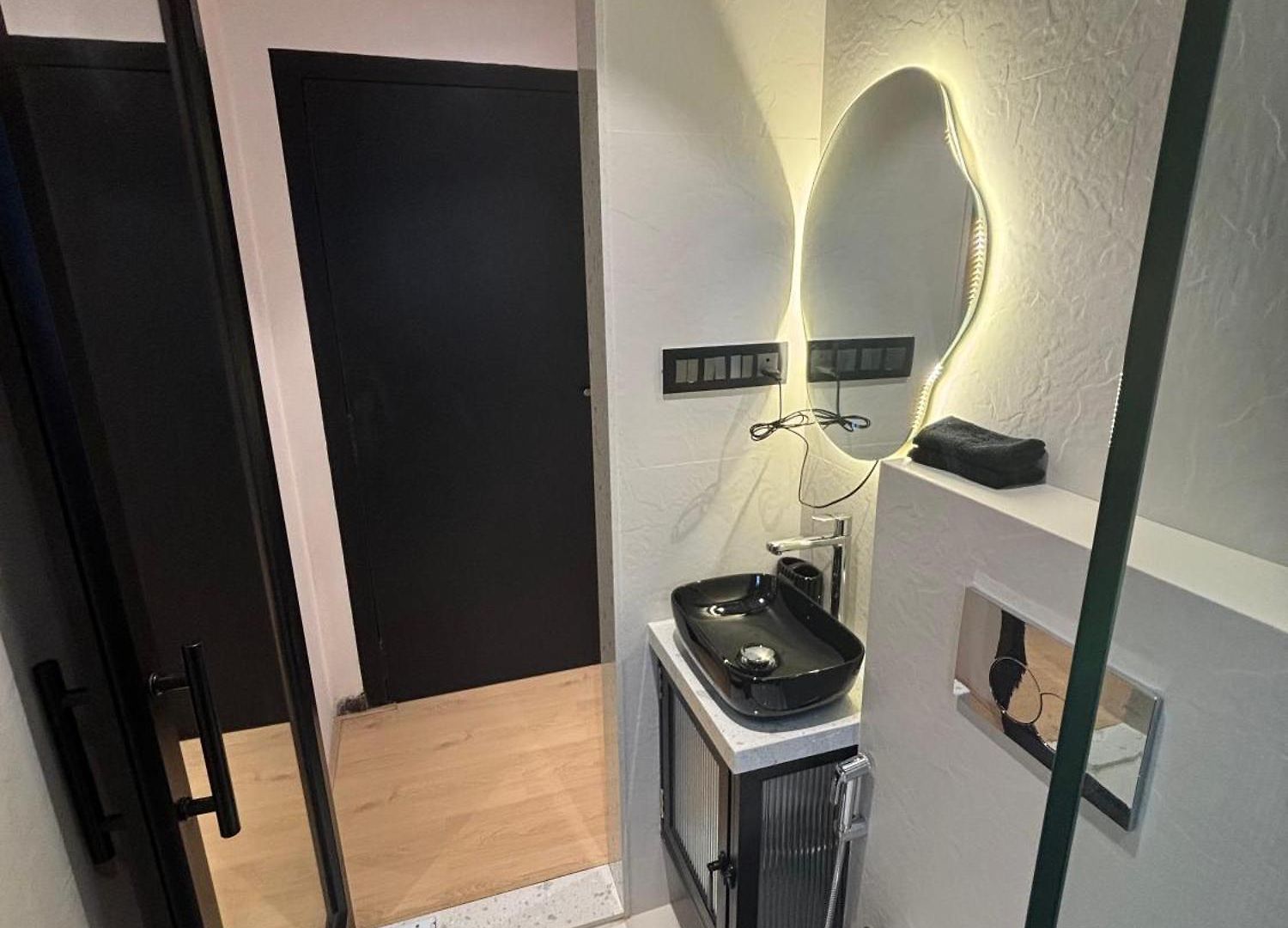 Apartment Compact Boutique In Bandra, Off Pali Hill