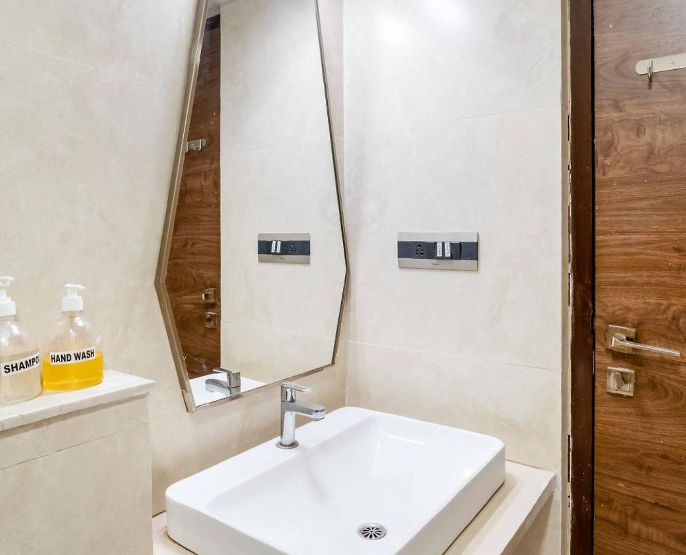 Milano Cozy In Bkc With Lift Wi-fi Mumbai