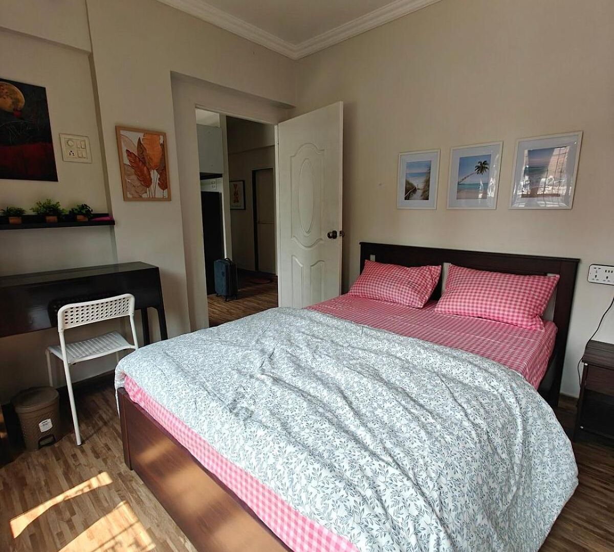 Apartment Serene-2bhk Balcony-parking-bandra Chapel Rd-cafes *