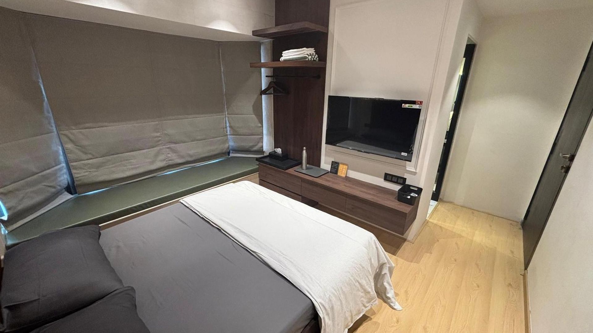 Compact Boutique In Bandra, Off Pali Hill Apartment