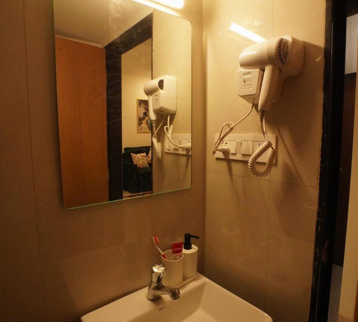 The Emerald Bloom, 2bhk Near Airport,bkc&nmacc *
