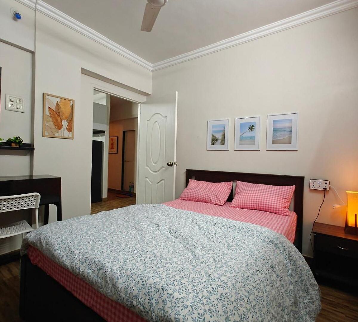 Serene-2bhk Balcony-parking-bandra Chapel Rd-cafes