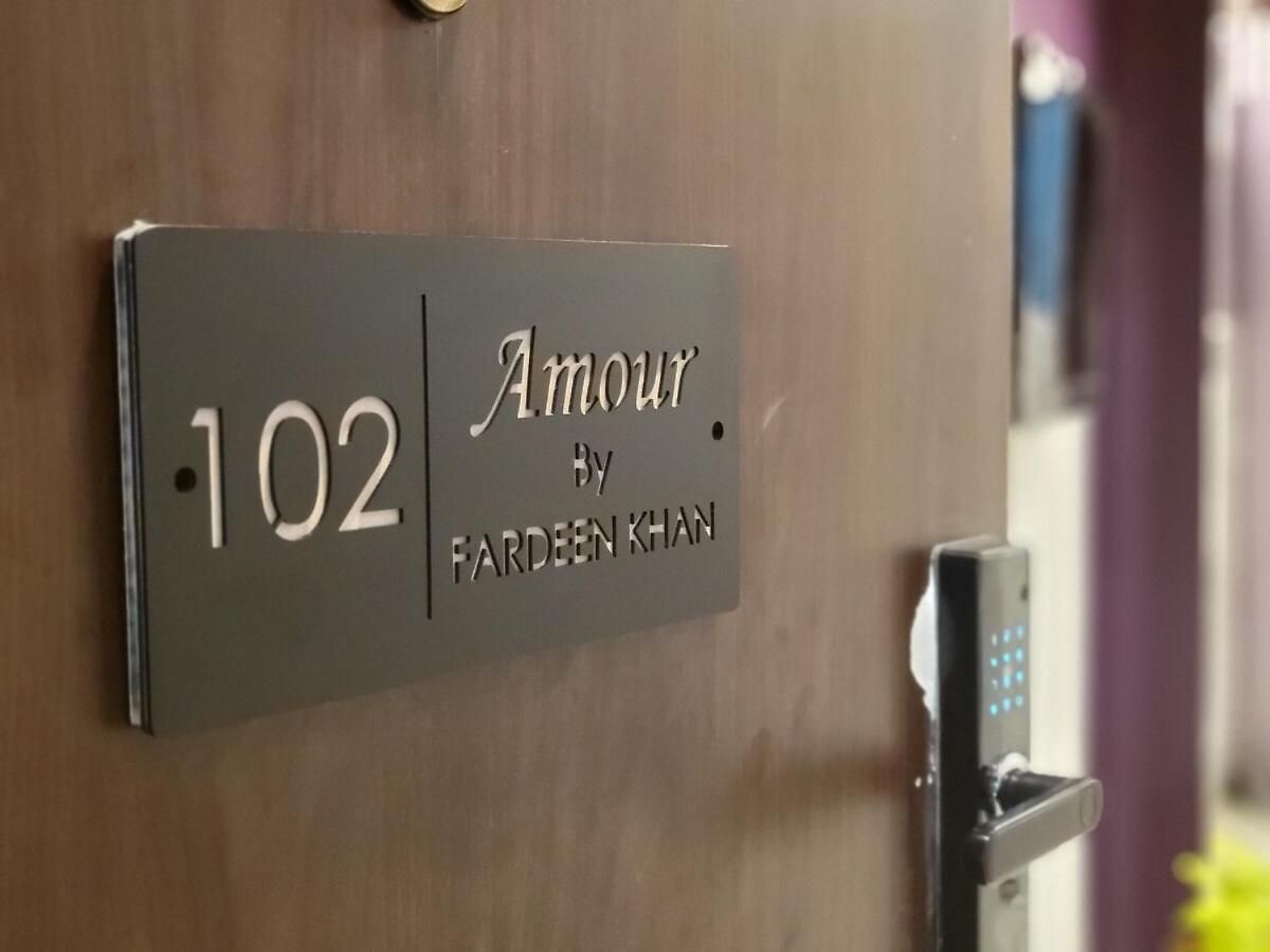 1bhk Bandra Chapel Road Apartment *