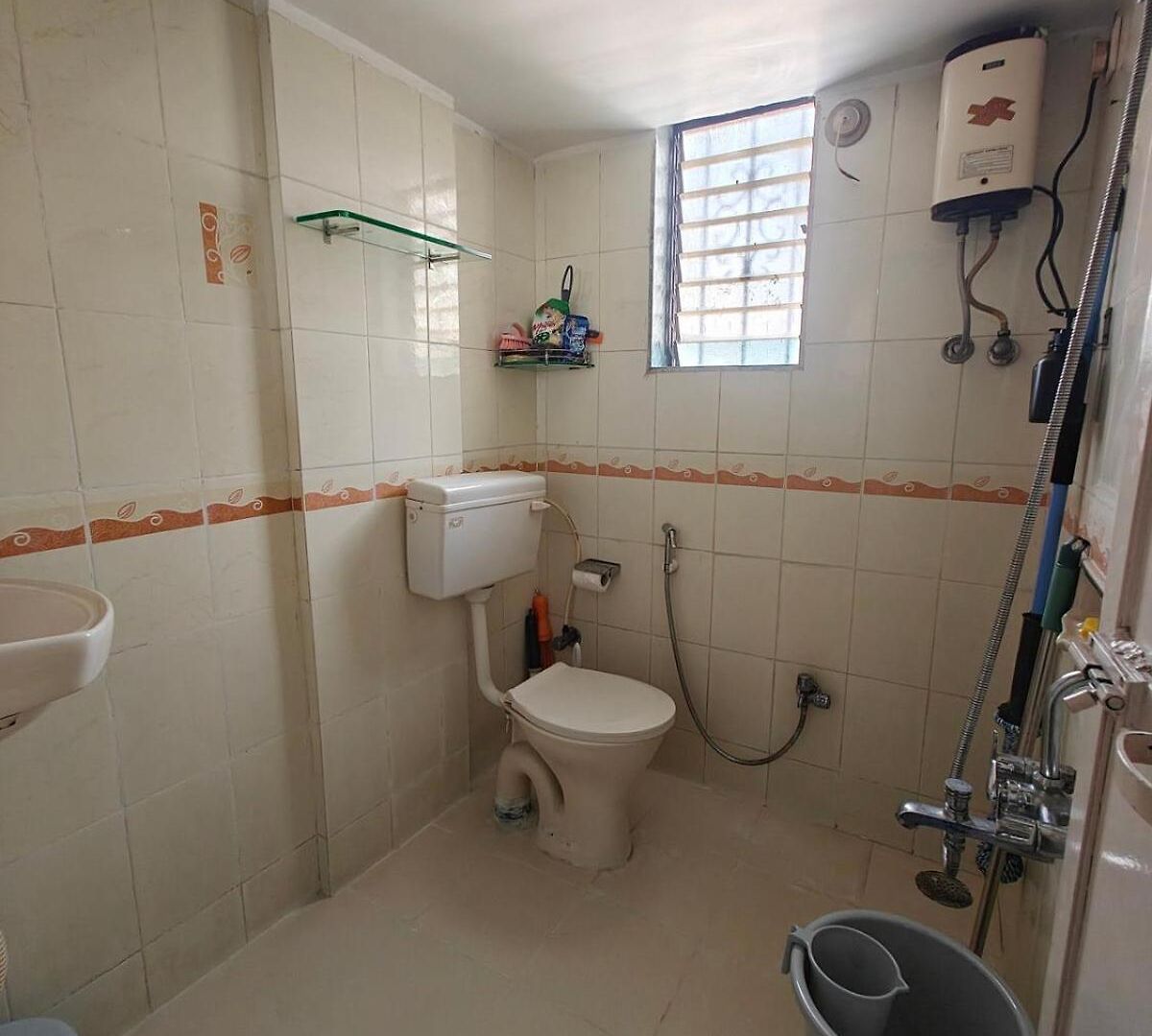 Serene-2bhk Balcony-parking-bandra Chapel Rd-cafes Mumbai