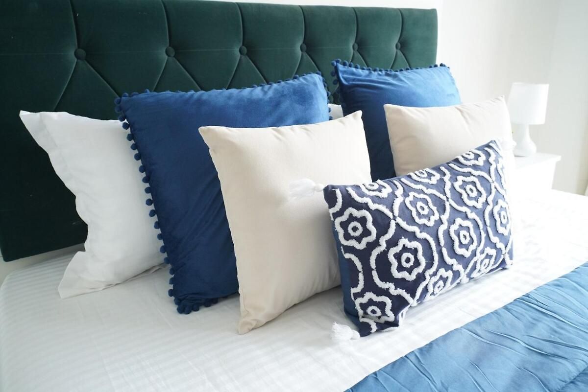 The Emerald Bloom, 2bhk Near Airport,bkc&nmacc *