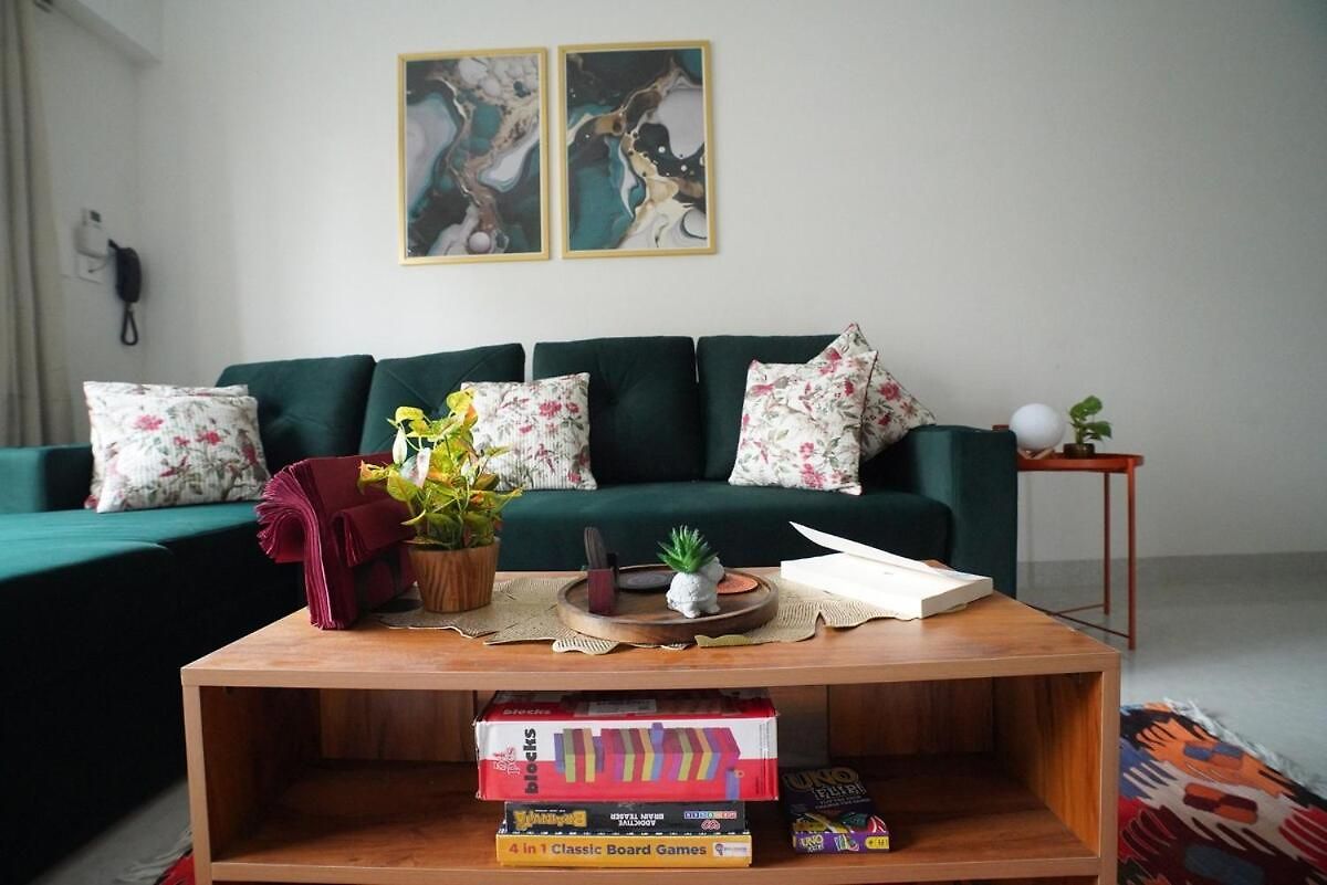 The Emerald Bloom, 2bhk Near Airport,bkc&nmacc *