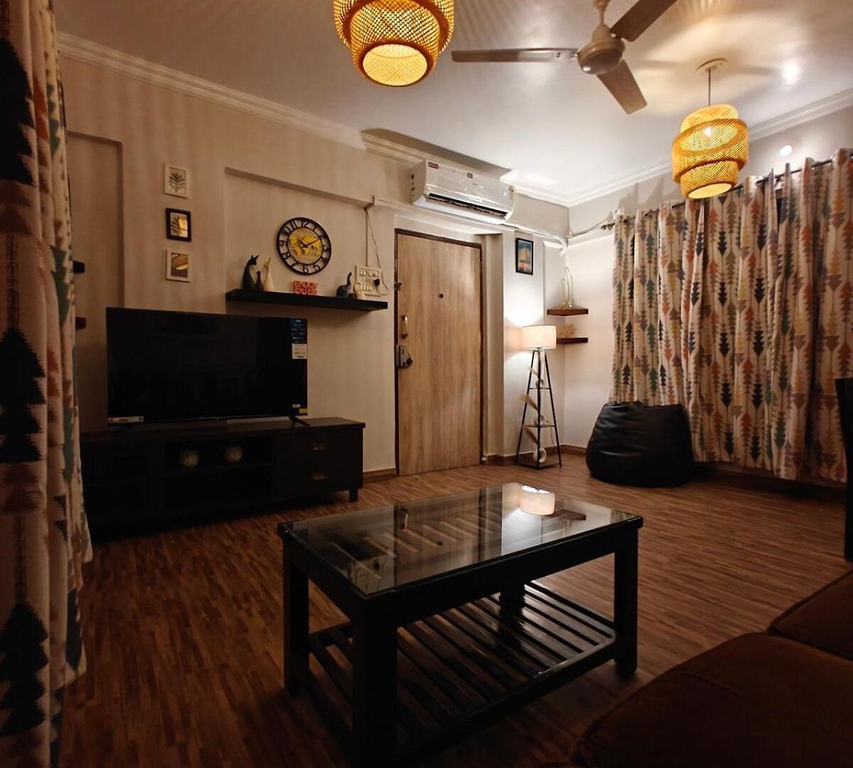 Serene-2bhk Balcony-parking-bandra Chapel Rd-cafes