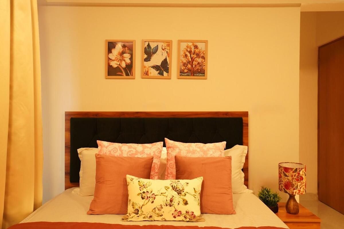 The Emerald Bloom, 2bhk Near Airport,bkc&nmacc *