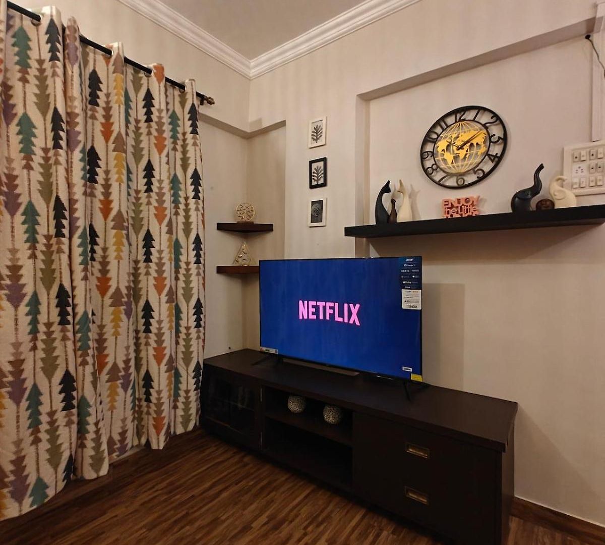 Apartment Serene-2bhk Balcony-parking-bandra Chapel Rd-cafes *