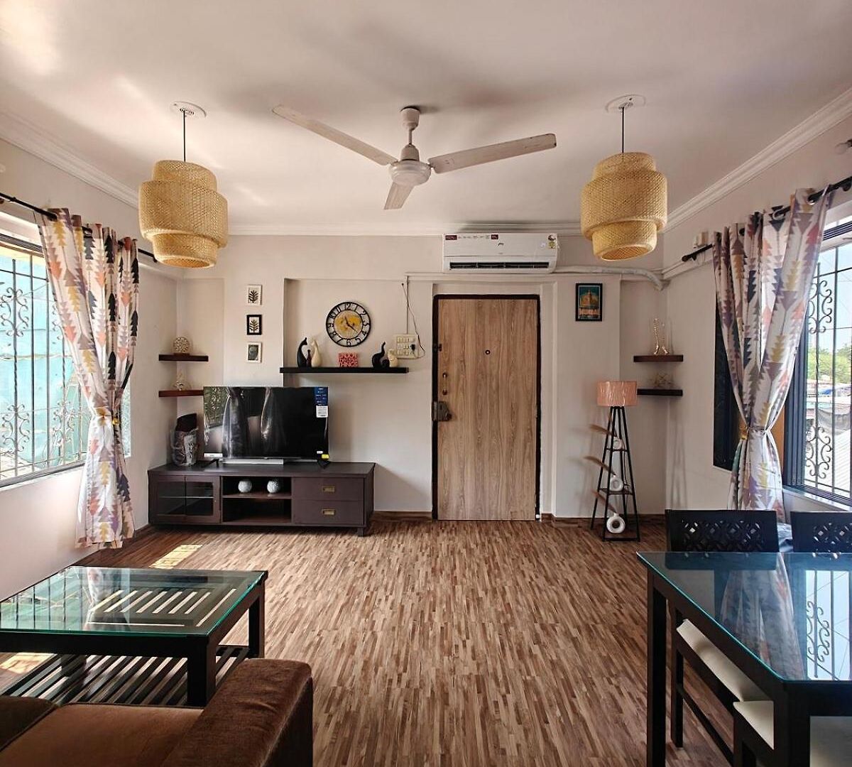 Serene-2bhk Balcony-parking-bandra Chapel Rd-cafes * Mumbai