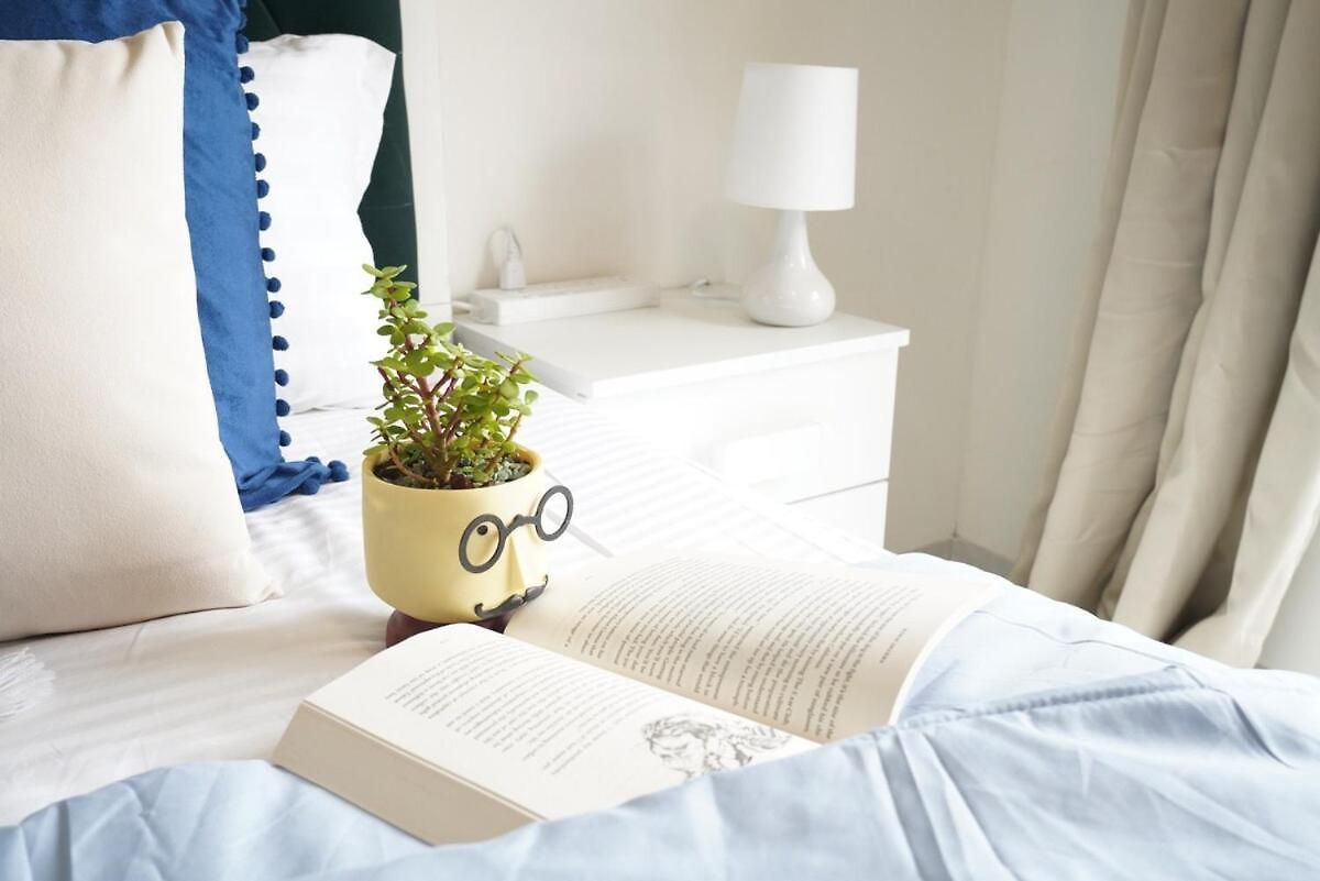Apartment The Emerald Bloom, 2bhk Near Airport,bkc&nmacc *