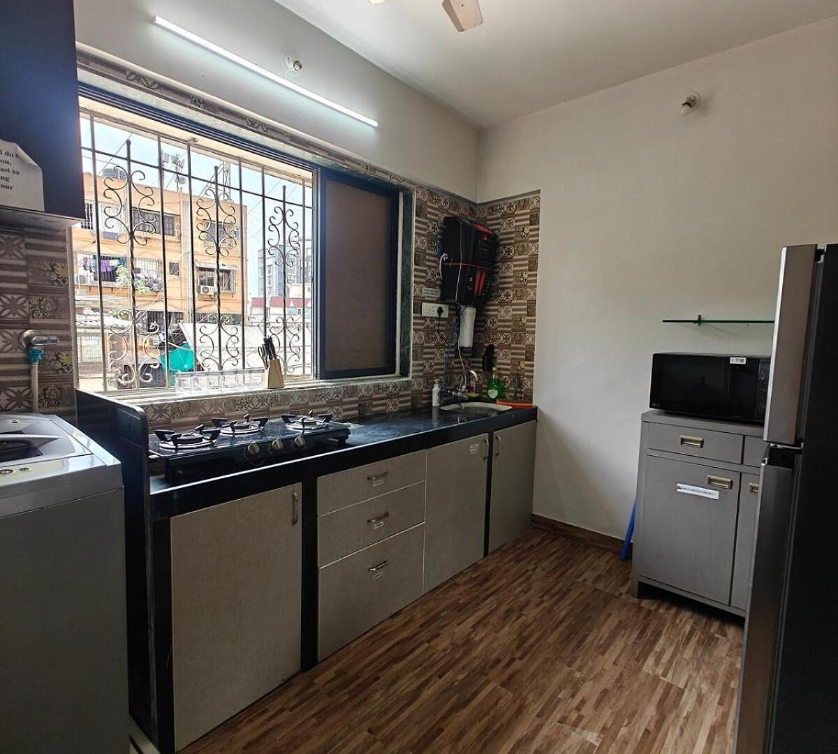 Serene-2bhk Balcony-parking-bandra Chapel Rd-cafes Mumbai
