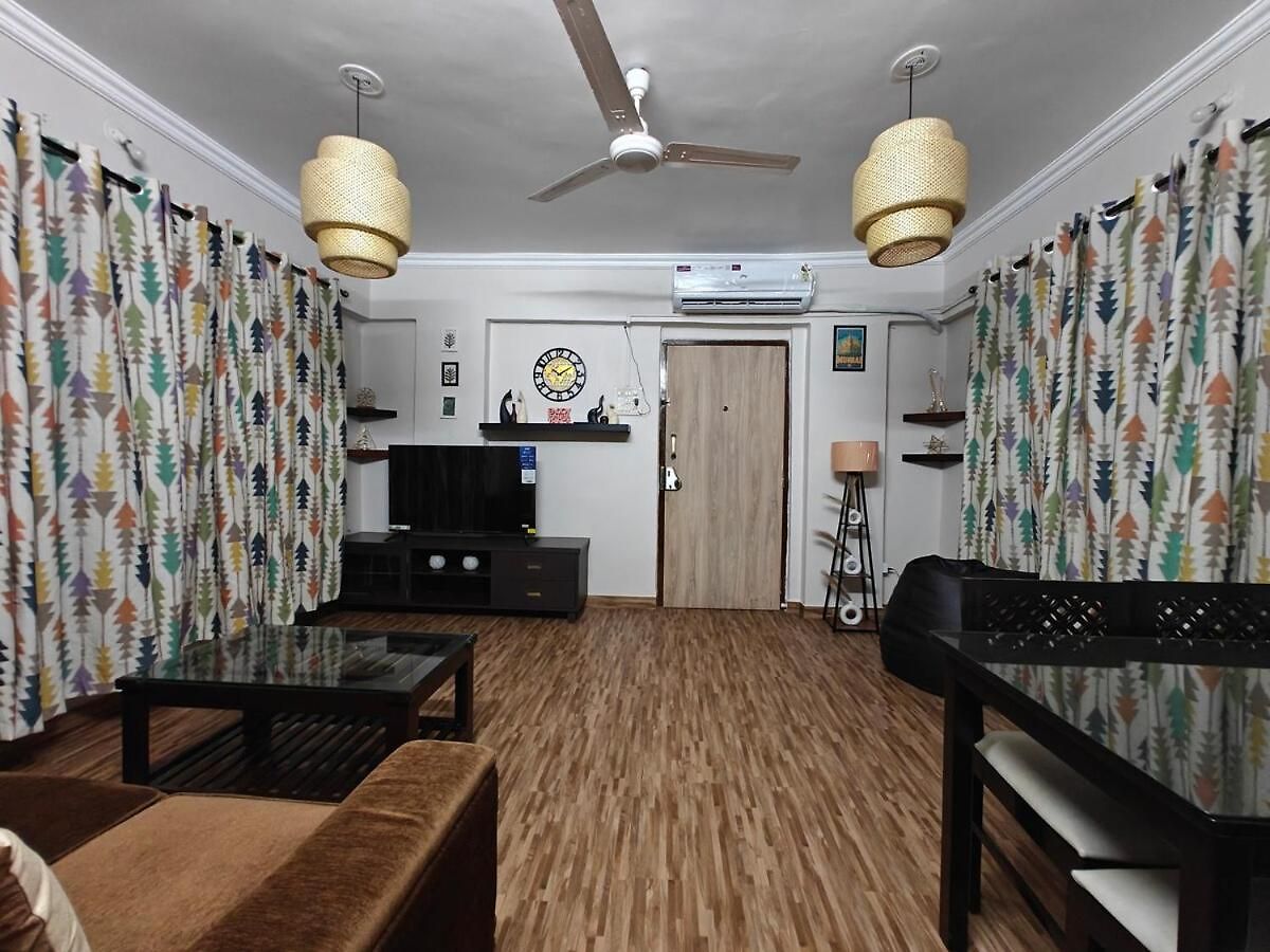 Serene-2bhk Balcony-parking-bandra Chapel Rd-cafes * Mumbai