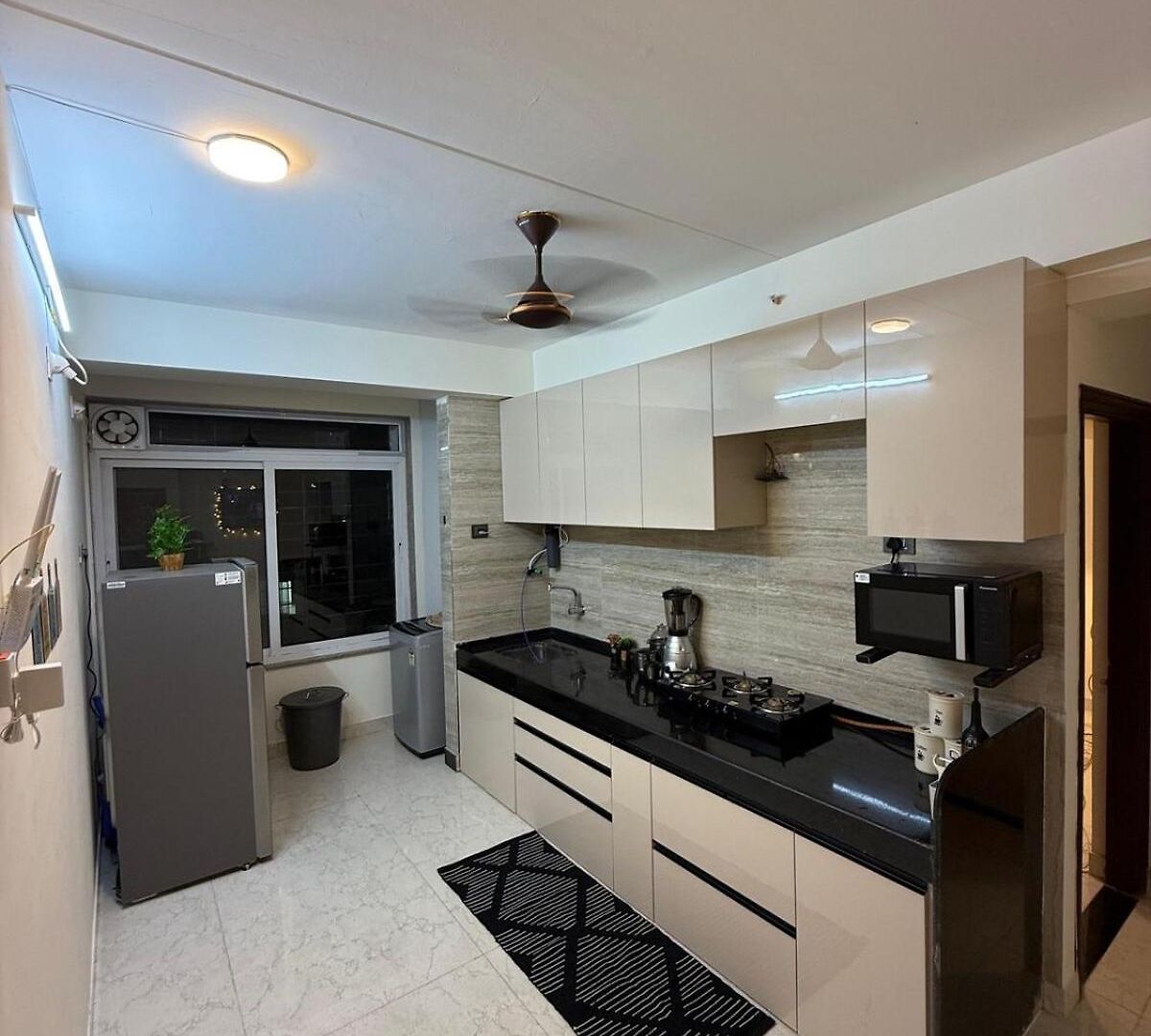 Powai, Aurora Luxe,2bhk Balcony & View Mumbai