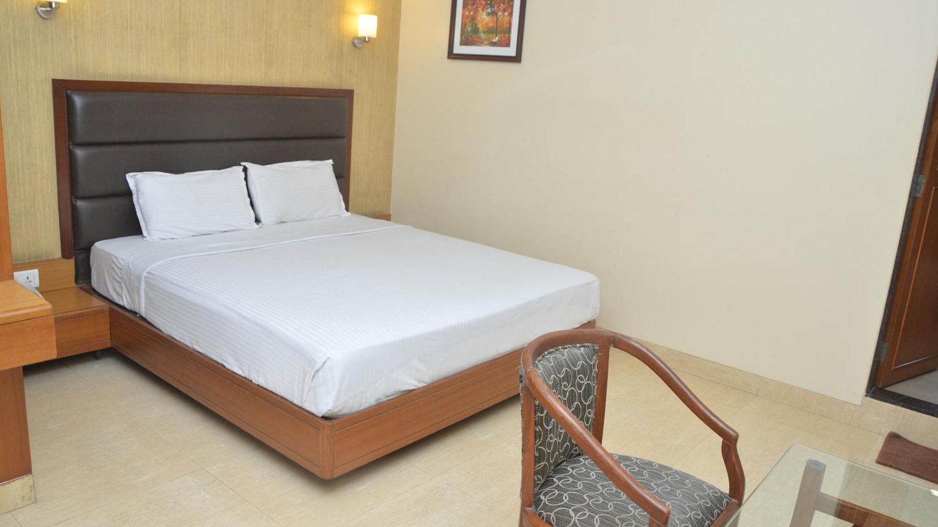 Hotel Ashray International, Sion - Near Bkc