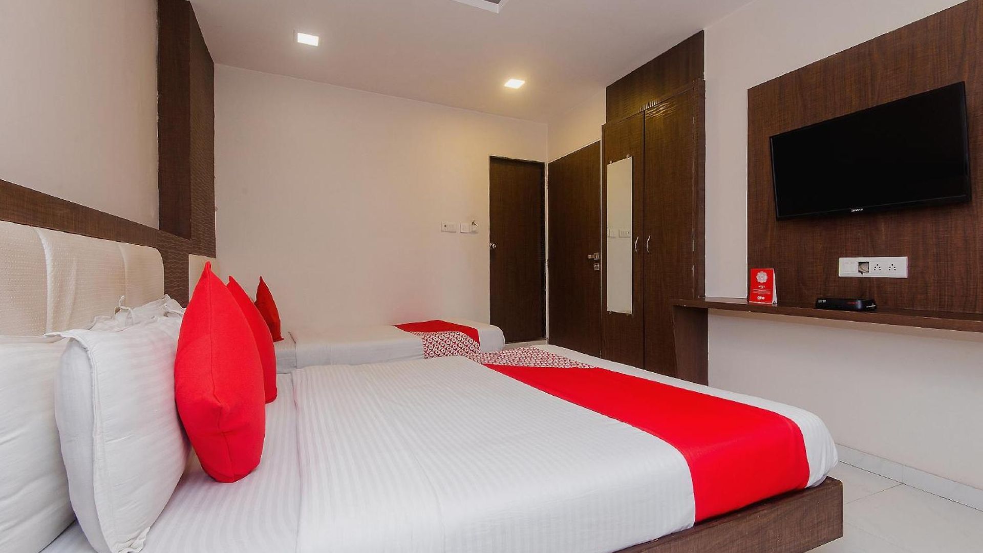 Hotel O Alfa Grand Near Chhatrapati Shivaji International Airport 3*
