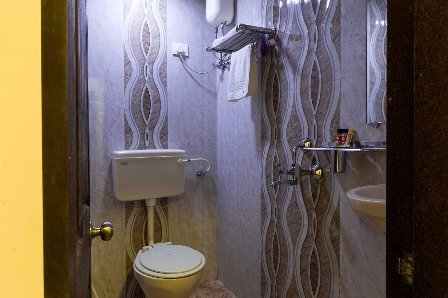 Hotel O Royal Grand Near Chhatrapati Shivaji International Airport