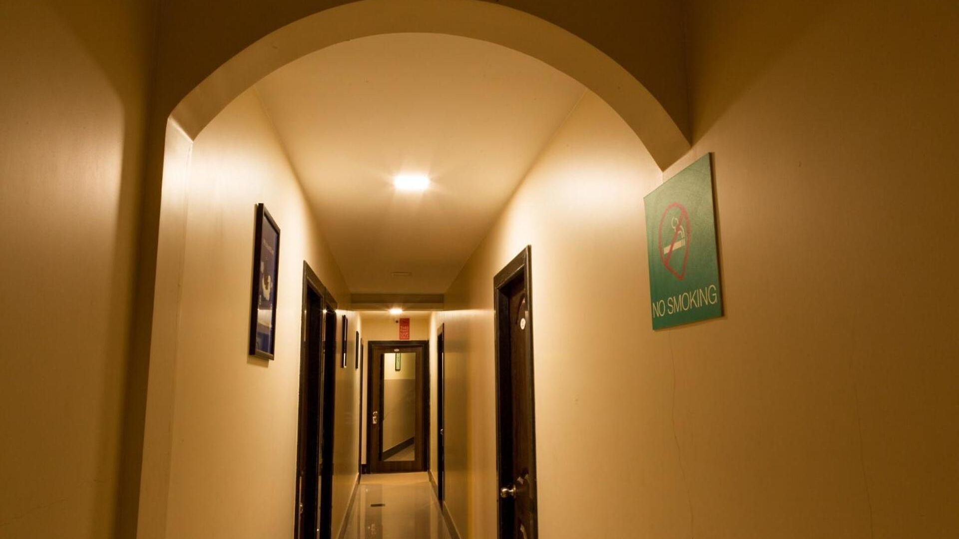 Hotel O Royal Grand Near Chhatrapati Shivaji International Airport 3*