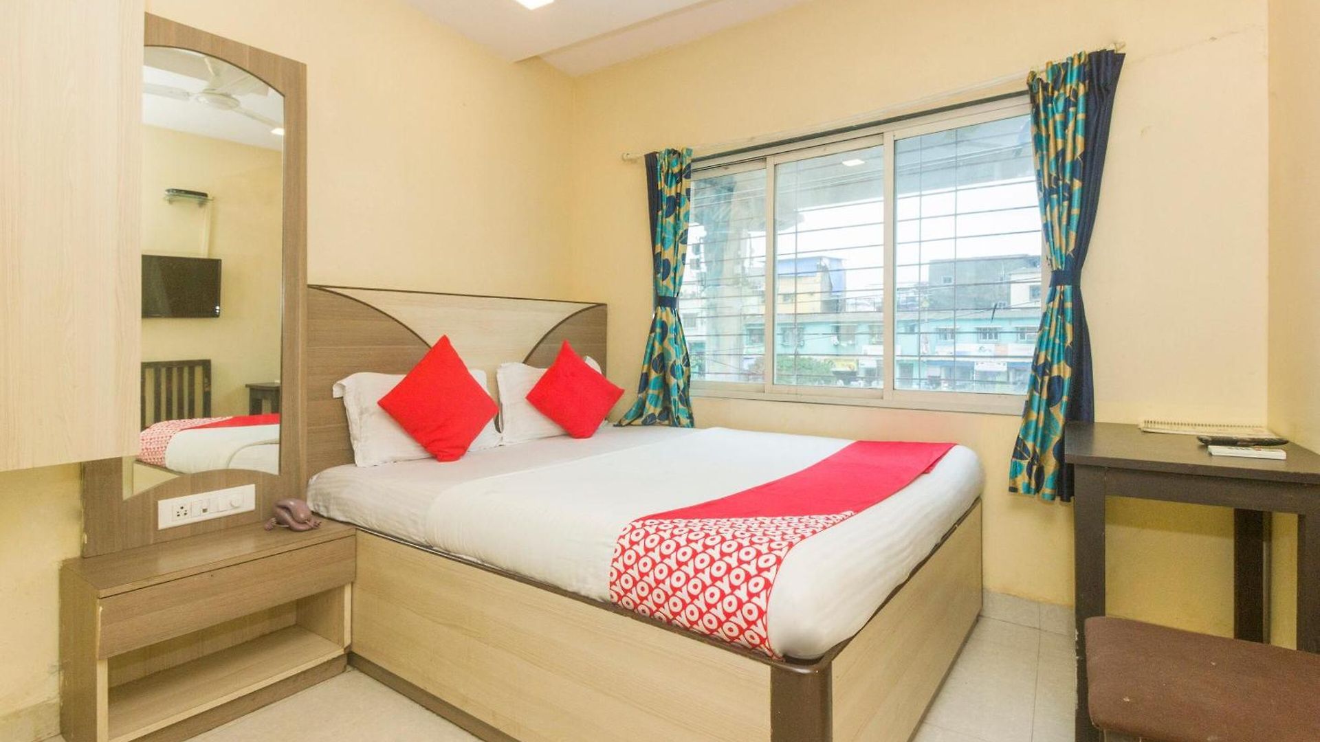 Hotel O Royal Grand Near Chhatrapati Shivaji International Airport