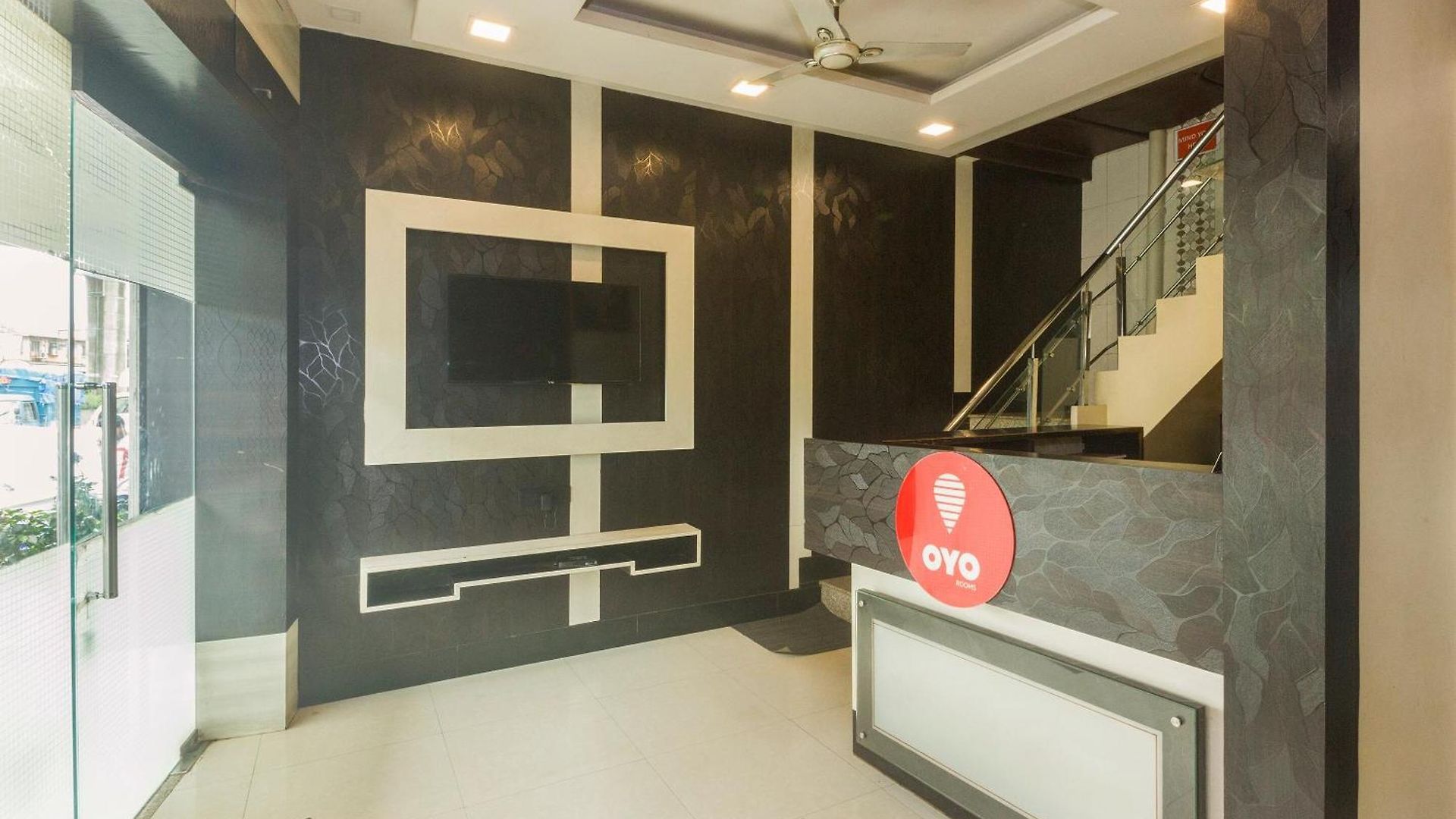 O Royal Grand Near Chhatrapati Shivaji International Airport Hotel 3*