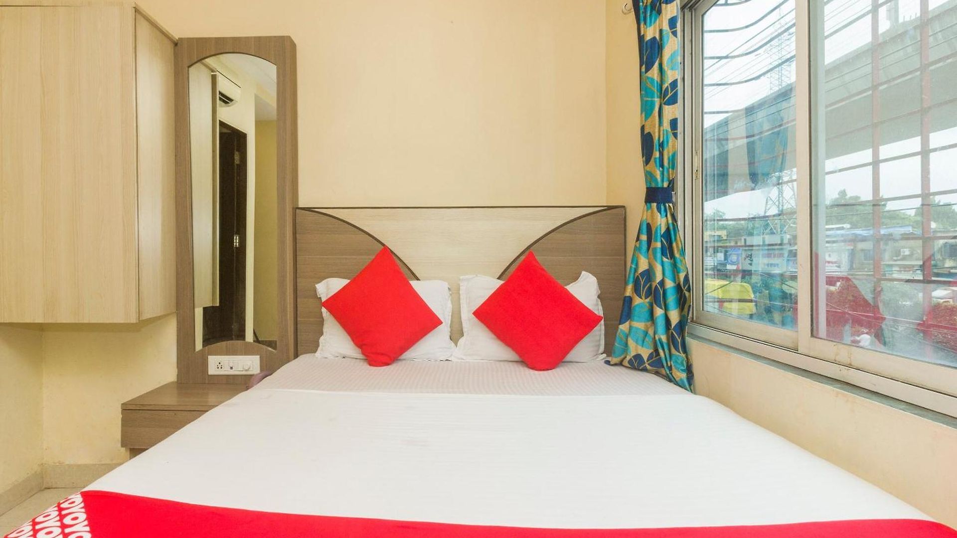 Hotel O Royal Grand Near Chhatrapati Shivaji International Airport 3*