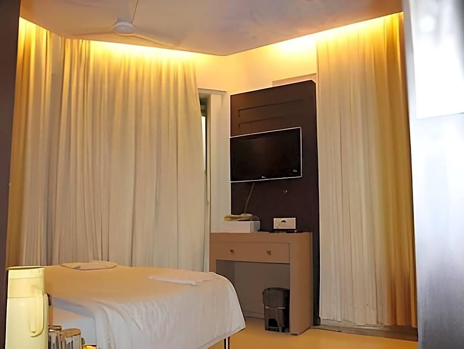 Khwaishh Presidency Hotel