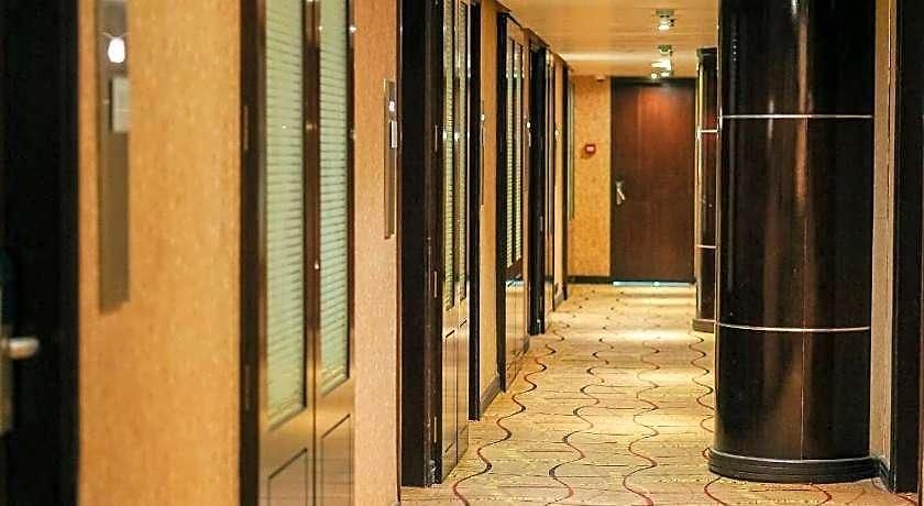 Fabhotel Adore Hotel