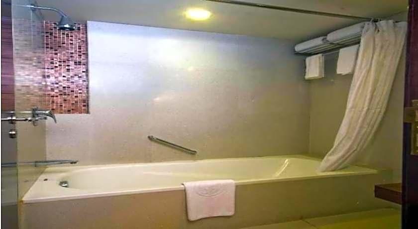Fabhotel Adore Hotel Mumbai
