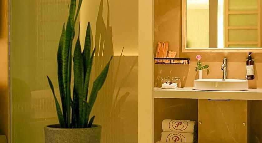 Fabhotel Adore 3*