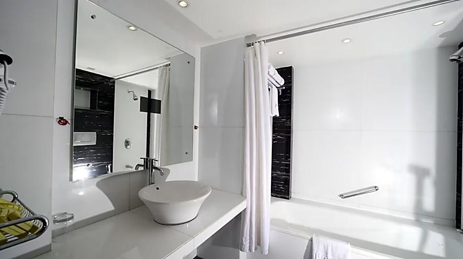 Fabhotel Adore