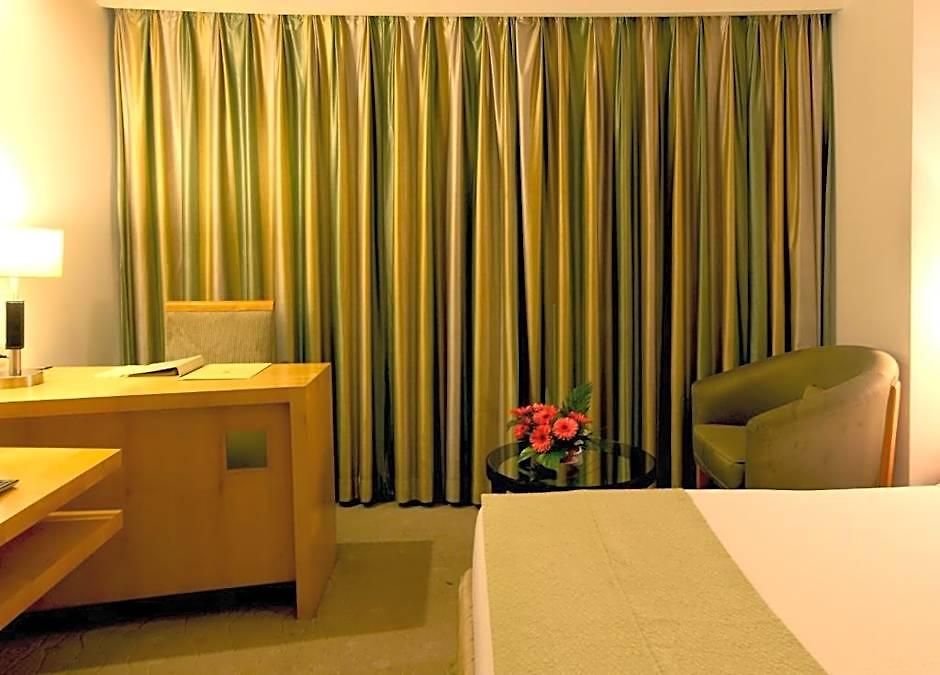 Hotel Fabhotel Adore