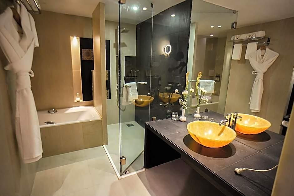 Hotel Fabhotel Adore Mumbai