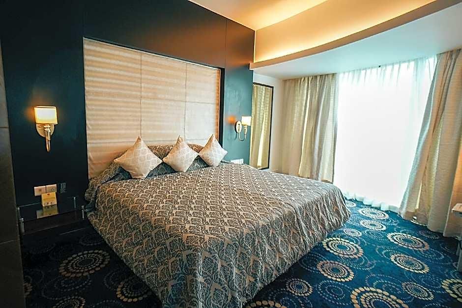 Hotel Fabhotel Adore 3*