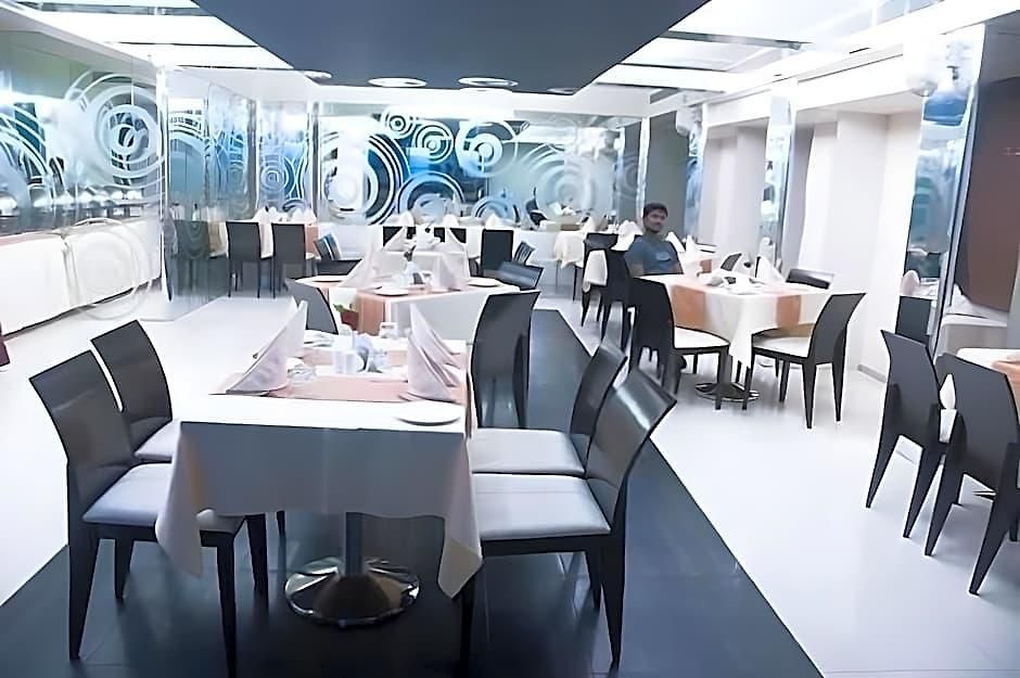 Solitaire Hotel 3*