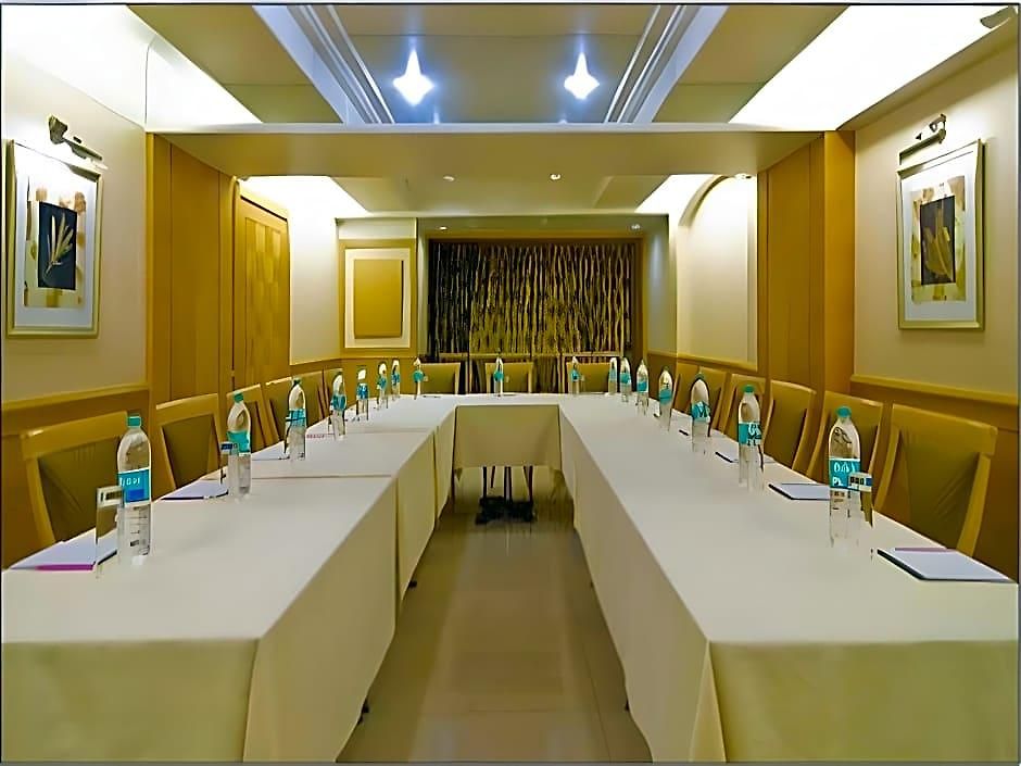 Solitaire Hotel 3*