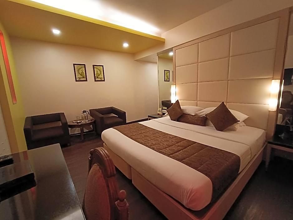 Rajhans Hotel