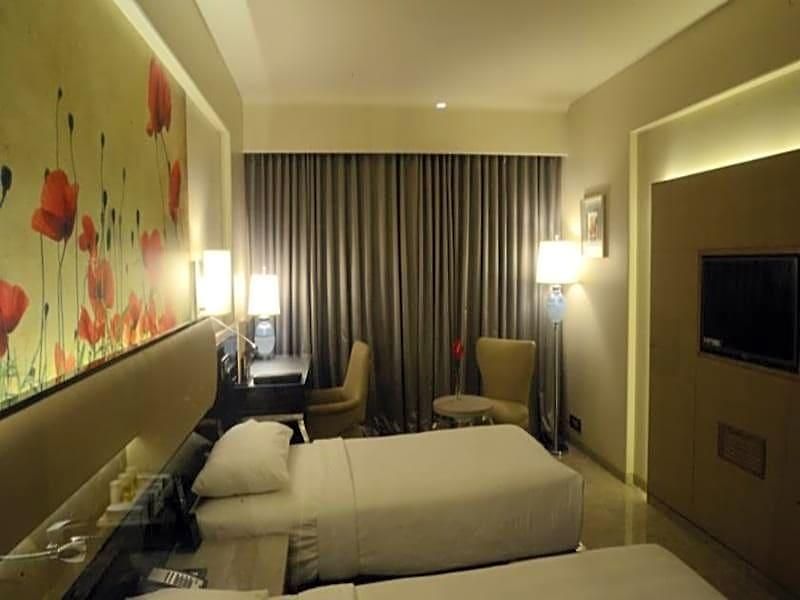 Hotel Sai Palace Grand Malad 4*