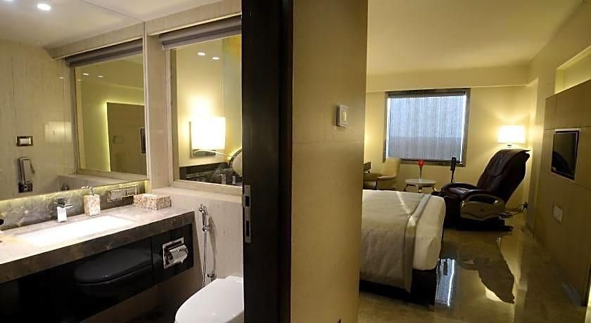 Sai Palace Grand Malad Hotel 4*