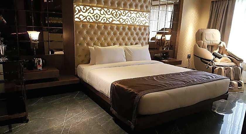 Peninsula Redpine Hotel 3*
