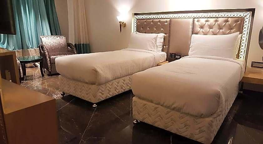 Peninsula Redpine Hotel 3*