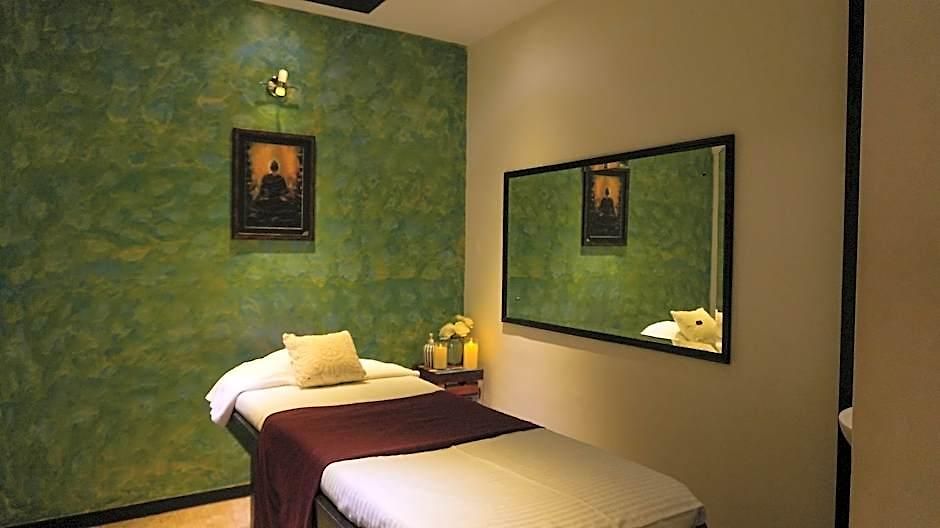 Hotel Club Emerald
