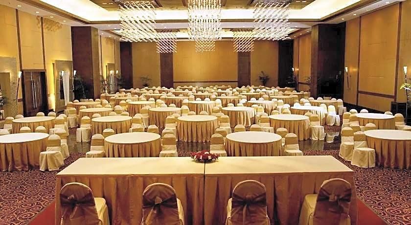 The Retreat & Convention Centre Hotel