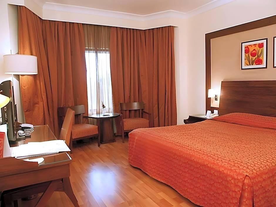Hotel The Retreat & Convention Centre Mumbai