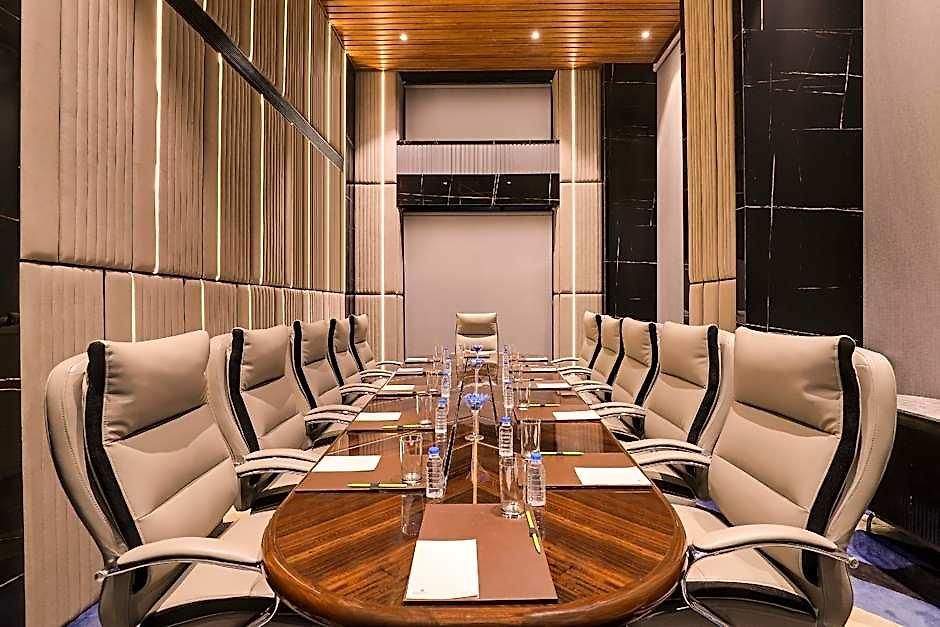 Grand Hometel A Sarovar 3*