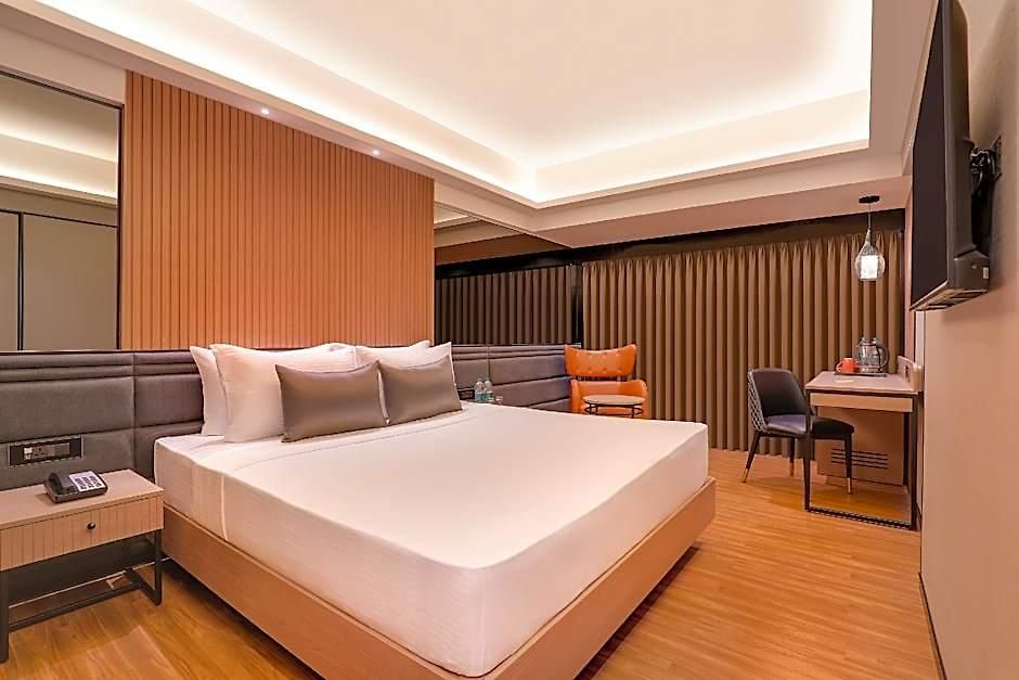 Grand Hometel A Sarovar Hotel