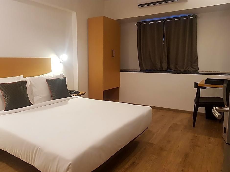 Unicontinental Hotel 2*