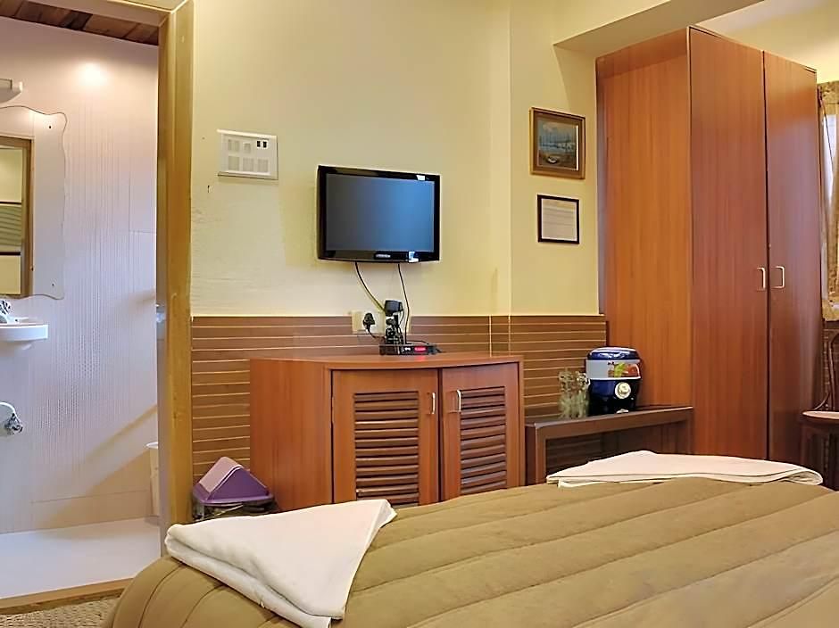 Hotel Lucky Near Nesco