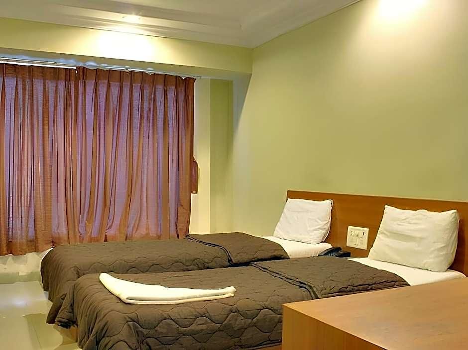 Lucky Near Nesco Hotel 3*