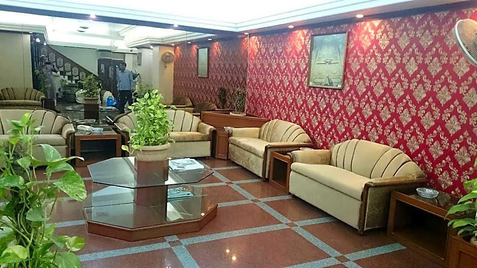 Mogul Palace - Near Masjid Bunder Hotel