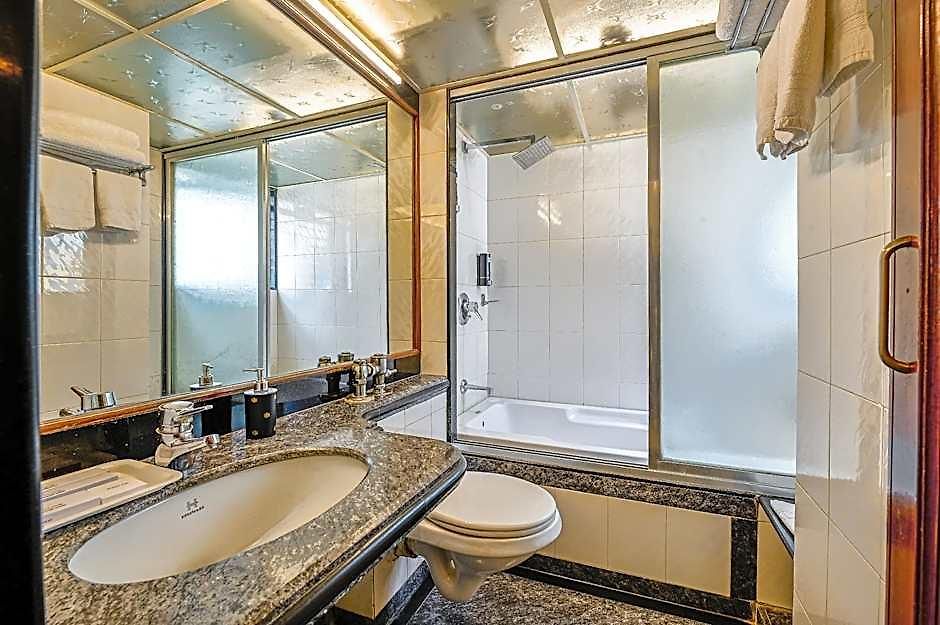 Regal Enclave Hotel 3*
